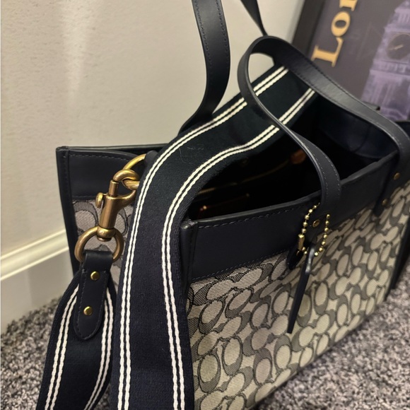 Coach Field Tote - Picture 2 of 4